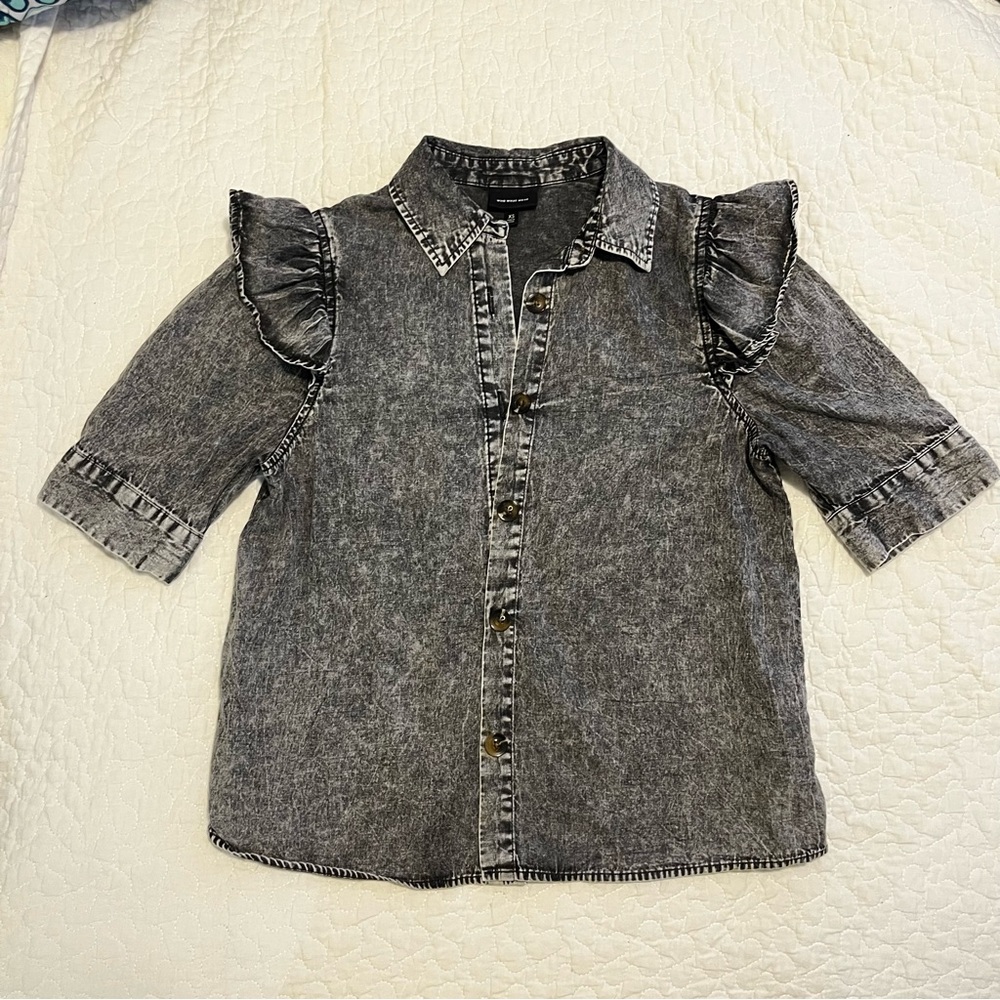 Who What Wear Acid Wash Ruffle Denim Button Down Short Sleeve Shirt Size XS